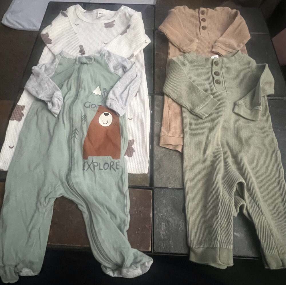 Lot of 10 Baby Infant Rompers and Sleepers Assorted 0-3 months